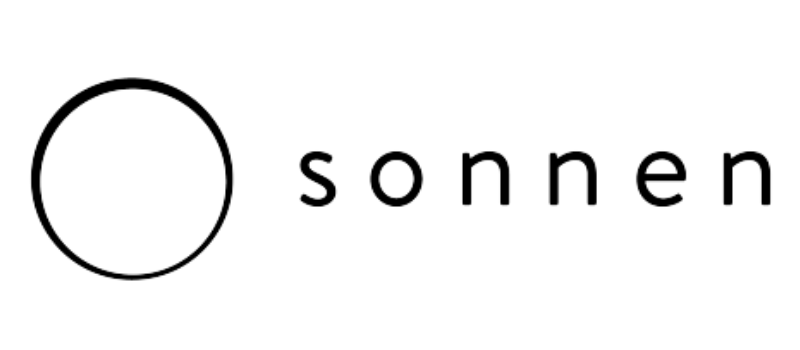 Charlie Sparks solar installer showcasing innovative sonnen energy solutions.